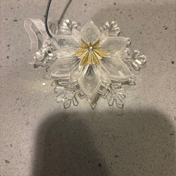 Hallmark Wonder and Light Sparkling Snowflake Ornament Set - Picture 8 of 12